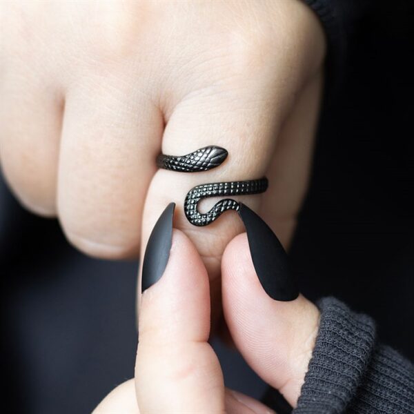 Adjustable Snake Ring – Stylish And Versatile Accessory